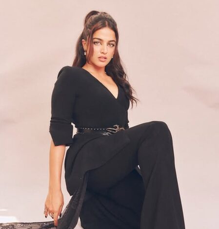 Wamiqa Gabbi recreates Kareena Kapoor, Priyanka Chopra’s iconic courtroom scene from ‘Aitraaz’ Wamiqa Gabbi recreates Kareena Kapoor, Priyanka Chopra’s iconic courtroom scene from ‘Aitraaz’
