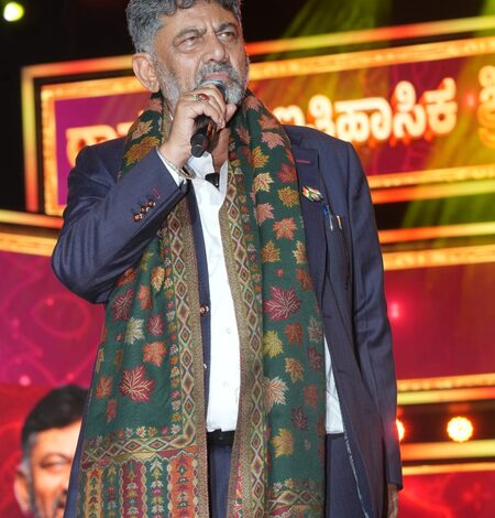 Darshan’s fans disrupt Shivakumar’s speech; upset CM urges patience, respect for legal process Darshan’s fans disrupt Shivakumar’s speech; upset CM urges patience, respect for legal process