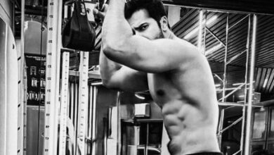 Varun Dhawan finds striking a pose between workouts ‘fun’ Varun Dhawan finds striking a pose between workouts ‘fun’