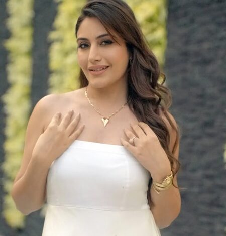 Surbhi Chandna strongly condemns abusive slogans against PM Modi during protests, says ‘question the system’ Surbhi Chandna strongly condemns abusive slogans against PM Modi during protests, says ‘question the system’