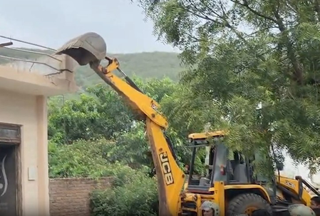 Jharkhand HC terms bulldozer demolition illegal, orders compensation for shopkeeper Jharkhand HC terms bulldozer demolition illegal, orders compensation for shopkeeper
