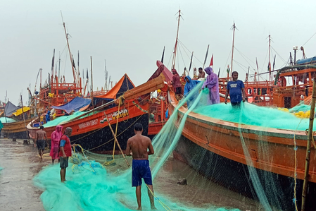 Tamil Nadu raises fishing ban relief to Rs 7000, unveils deep sea fishing support