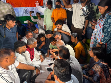 Babulal Marandi meets protesting students in Ranchi, demands CBI probe into exam irregularities Babulal Marandi meets protesting students in Ranchi, demands CBI probe into exam irregularities