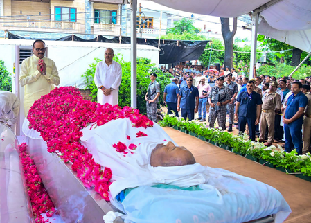 UP’s Ballia bids farewell to BSP’s lone MLA Uma Shankar Singh with full state honours UP’s Ballia bids farewell to BSP’s lone MLA Uma Shankar Singh with full state honours