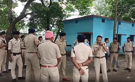 SHO injured as clash erupts during Chehlum procession in Patna SHO injured as clash erupts during Chehlum procession in Patna