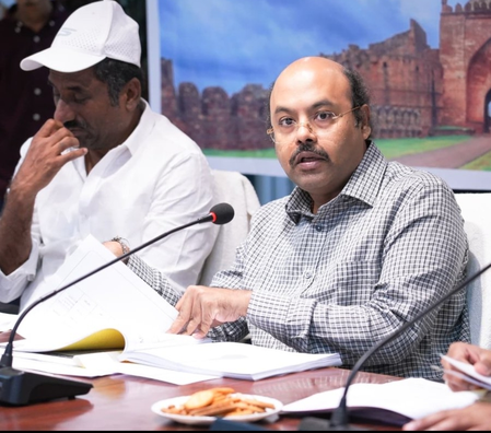 K’taka Minister Yathindra defends father Siddaramaiah amid allegations over Cabinet berths for AHINDA leaders K’taka Minister Yathindra defends father Siddaramaiah amid allegations over Cabinet berths for AHINDA leaders