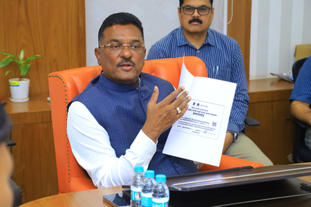Over 1 lakh non-Marathi drivers learn functional Marathi lessons: Maha Transport Minister Sarnaik Over 1 lakh non-Marathi drivers learn functional Marathi lessons: Maha Transport Minister Sarnaik