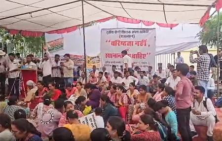 Rajasthan Grade-III teachers continue protest in Jaipur, demand transfer policy and Education minister’s resignation Rajasthan Grade-III teachers continue protest in Jaipur, demand transfer policy and Education minister’s resignation