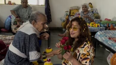 Shilpa Shinde skips ‘Lock Upp’ success party, receives grand welcome from elderly women at her Karjat shelter home Shilpa Shinde skips ‘Lock Upp’ success party, receives grand welcome from elderly women at her Karjat shelter home