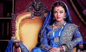 Aishwarya Rai Bachchan, SRK and Madhuri Dixit’s ‘Devdas’ redefined costume design Aishwarya Rai Bachchan, SRK and Madhuri Dixit’s ‘Devdas’ redefined costume design