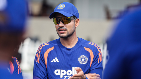 Finger injury keeps Gill out of Day 1 in warm-up match against SLC XI Finger injury keeps Gill out of Day 1 in warm-up match against SLC XI
