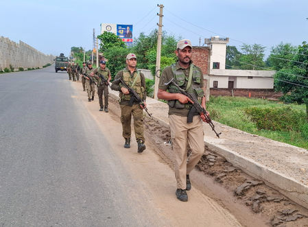 Speeding vehicle jumps security barricade, flees despite warning shots in J&K’s Ramban Speeding vehicle jumps security barricade, flees despite warning shots in J&K’s Ramban