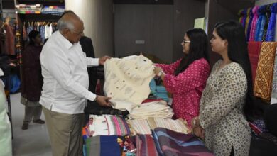 On National Handloom Day, Gujarat CM purchases handloom products to support rural artisans On National Handloom Day, Gujarat CM purchases handloom products to support rural artisans