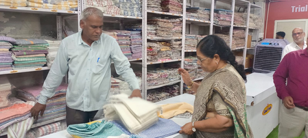 MP Manju Sharma buys khadi, promotes ‘Vocal for Local’ MP Manju Sharma buys khadi, promotes ‘Vocal for Local’