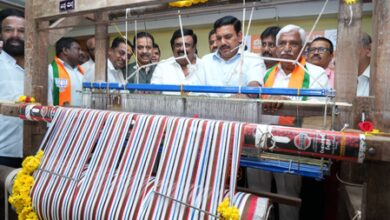 K’taka BJP celebrates National Handloom Day, credits PM Modi govt K’taka BJP celebrates National Handloom Day, credits PM Modi govt