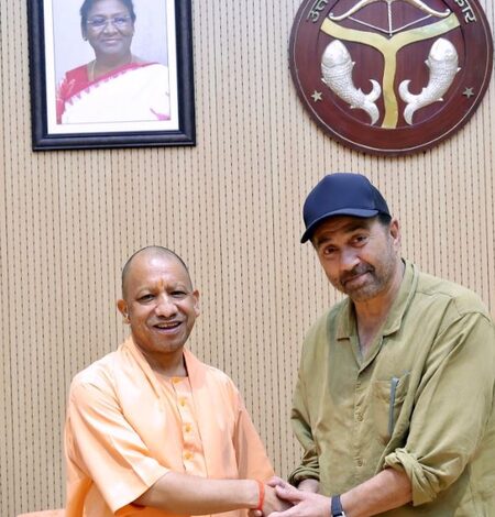 Sunny Deol meets UP CM Yogi Adityanath Sunny Deol meets UP CM Yogi Adityanath