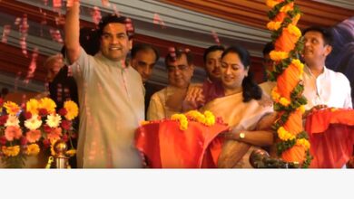 Delhi CM Rekha Gupta welcomes Kanwariyas at Apsara border, reviews arrangements for Kanwar Yatra Delhi CM Rekha Gupta welcomes Kanwariyas at Apsara border, reviews arrangements for Kanwar Yatra