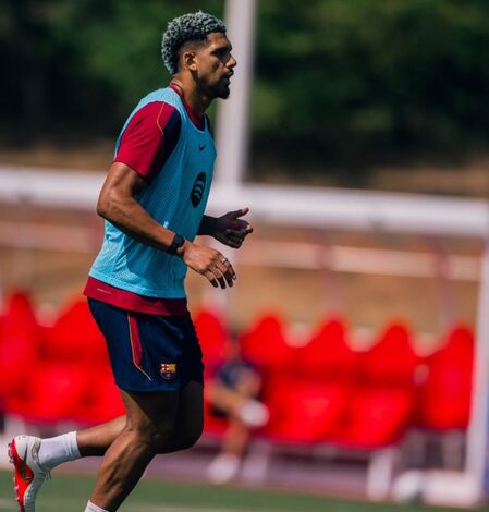 Liverpool set to sign Barcelona defender Ronald Araujo on loan: Reports Liverpool set to sign Barcelona defender Ronald Araujo on loan: Reports