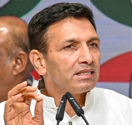 Air ambulance scheme failed to reach 30 districts: MP Congress Air ambulance scheme failed to reach 30 districts: MP Congress