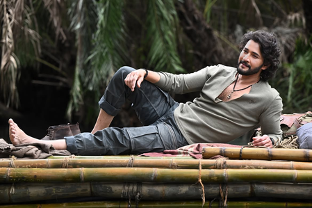 ‘Varanasi’ makers treat with Mahesh Babu’s first look as Rudhra on his birthday