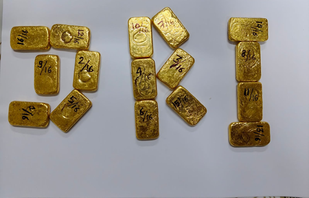 DRI seizes gold worth Rs 3 crore at Nagpur railway station, one arrested DRI seizes gold worth Rs 3 crore at Nagpur railway station, one arrested