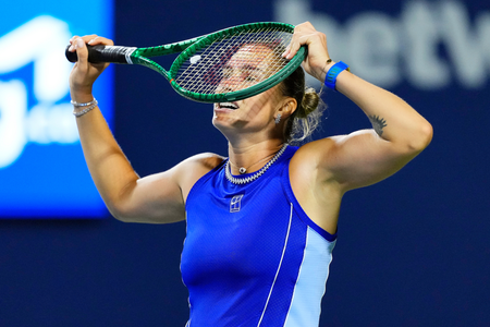 Alexandrova stuns Sabalenka to make Toronto QFs Alexandrova stuns Sabalenka to make Toronto QFs