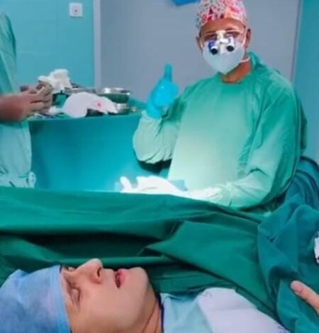 Sonu Nigam gives an impromptu performance while in surgery: Singing in the pain Sonu Nigam gives an impromptu performance while in surgery: Singing in the pain