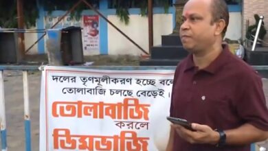 Banner comes up in Kolkata, cautioning leaders to refrain from ‘extortion’ or face ‘egg therapy’ Banner comes up in Kolkata, cautioning leaders to refrain from ‘extortion’ or face ‘egg therapy’