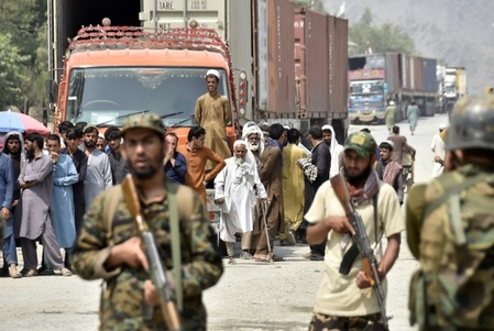 Pakistan: Industrial and export supply chains face disruption due to goods, oil transporters strike Pakistan: Industrial and export supply chains face disruption due to goods, oil transporters strike