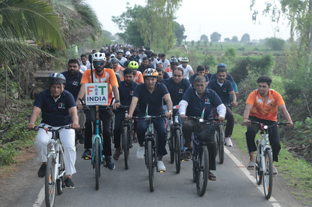 Sports Min Mandaviya leads anti-drug oath during ‘Fit India Sundays on Cycle’ Sports Min Mandaviya leads anti-drug oath during ‘Fit India Sundays on Cycle’