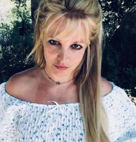Britney Spears left eye droops down because of botched up botox procedure