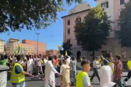 Kashmiri diaspora stages protest in Italy, condemns brutalities by Pak forces in PoK Kashmiri diaspora stages protest in Italy, condemns brutalities by Pak forces in PoK