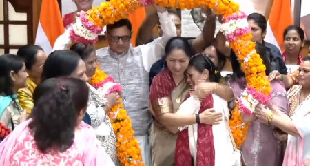 Women get emotional after meeting Delhi CM, bicycles distributed under Vidya Vahini scheme Women get emotional after meeting Delhi CM, bicycles distributed under Vidya Vahini scheme