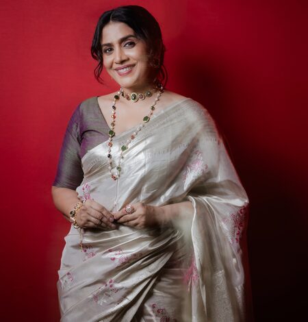 Sonali Kulkarni revisits the script of ‘Dil Chahta Hain’ after 25 years: Feels like just yesterday Sonali Kulkarni revisits the script of ‘Dil Chahta Hain’ after 25 years: Feels like just yesterday