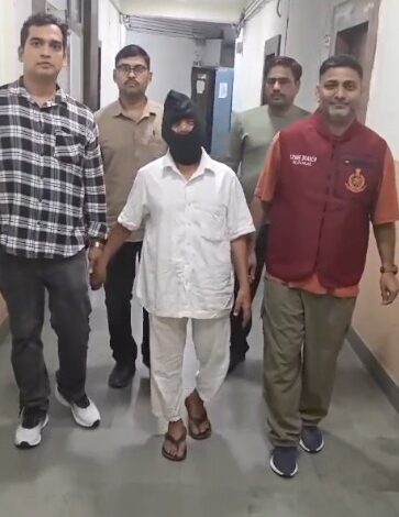 Delhi Crime Branch arrest forgery accused with Rs 50,000 reward on head, absconding for 12 years Delhi Crime Branch arrest forgery accused with Rs 50,000 reward on head, absconding for 12 years