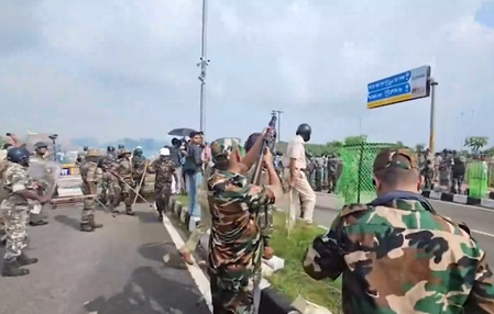 Tear gas fired on students as protesters close in on Jharkhand Assembly premises