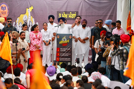 Sukhbir Badal challenges Kejriwal for debate on paper leaks in Punjab Sukhbir Badal challenges Kejriwal for debate on paper leaks in Punjab