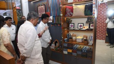 Gujarat: ‘Garvi Gurjari’ showroom opens in Gandhinagar to expand market for traditional crafts Gujarat: ‘Garvi Gurjari’ showroom opens in Gandhinagar to expand market for traditional crafts