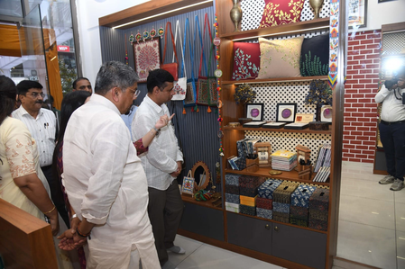 Gujarat: ‘Garvi Gurjari’ showroom opens in Gandhinagar to expand market for traditional crafts