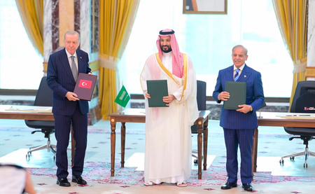 Pakistan aims to turn Mecca defence pact into united front against Israel and India: Report Pakistan aims to turn Mecca defence pact into united front against Israel and India: Report