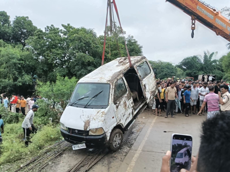 Nine die as van swept away in swollen drain in MP’s Rajgarh (Lead) Nine die as van swept away in swollen drain in MP’s Rajgarh (Lead)