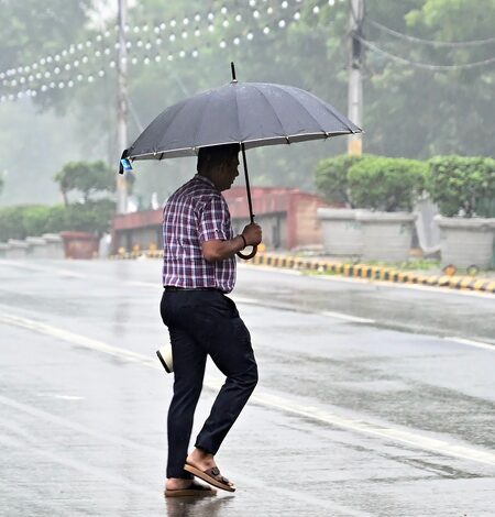 Delhi-NCR likely to receive heavy rain; AQI in very poor category