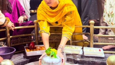 Ananya Panday offers prayers at Bhimashankar Jyotirlinga on Sawan Shivratri Ananya Panday offers prayers at Bhimashankar Jyotirlinga on Sawan Shivratri