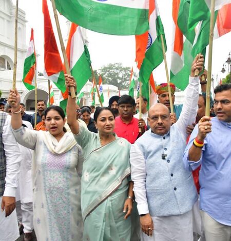 Speaker Vijender Gupta, CM Rekha Gupta lead ‘Tiranga Yatra’ at Delhi Assembly