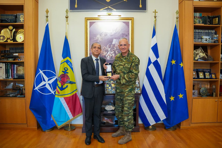 Indian Ambassador meets Greek military chief Indian Ambassador meets Greek military chief