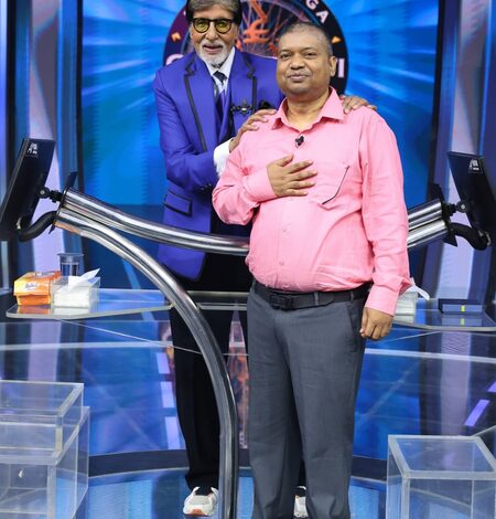 Amitabh Bachchan heaps praise on Shah Rukh Khan’s ‘Swades’ performance Amitabh Bachchan heaps praise on Shah Rukh Khan’s ‘Swades’ performance