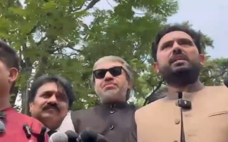 PTI protests outside Pakistan SC over Imran Khan’s health, case delays PTI protests outside Pakistan SC over Imran Khan’s health, case delays