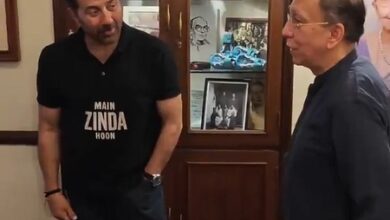 Sunny Deol meets Subhas Chandra Bose’s grandnephew ahead of ‘Batwara 1947’ release Sunny Deol meets Subhas Chandra Bose’s grandnephew ahead of ‘Batwara 1947’ release