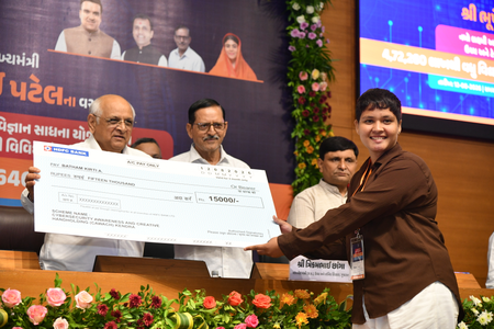 Gujarat CM disburses Rs 646 crore in scholarships to over 4.72 lakh students Gujarat CM disburses Rs 646 crore in scholarships to over 4.72 lakh students