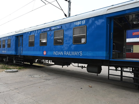 RailOne app clocks 4.76 crore downloads, records 10 lakh daily average ticket bookings RailOne app clocks 4.76 crore downloads, records 10 lakh daily average ticket bookings